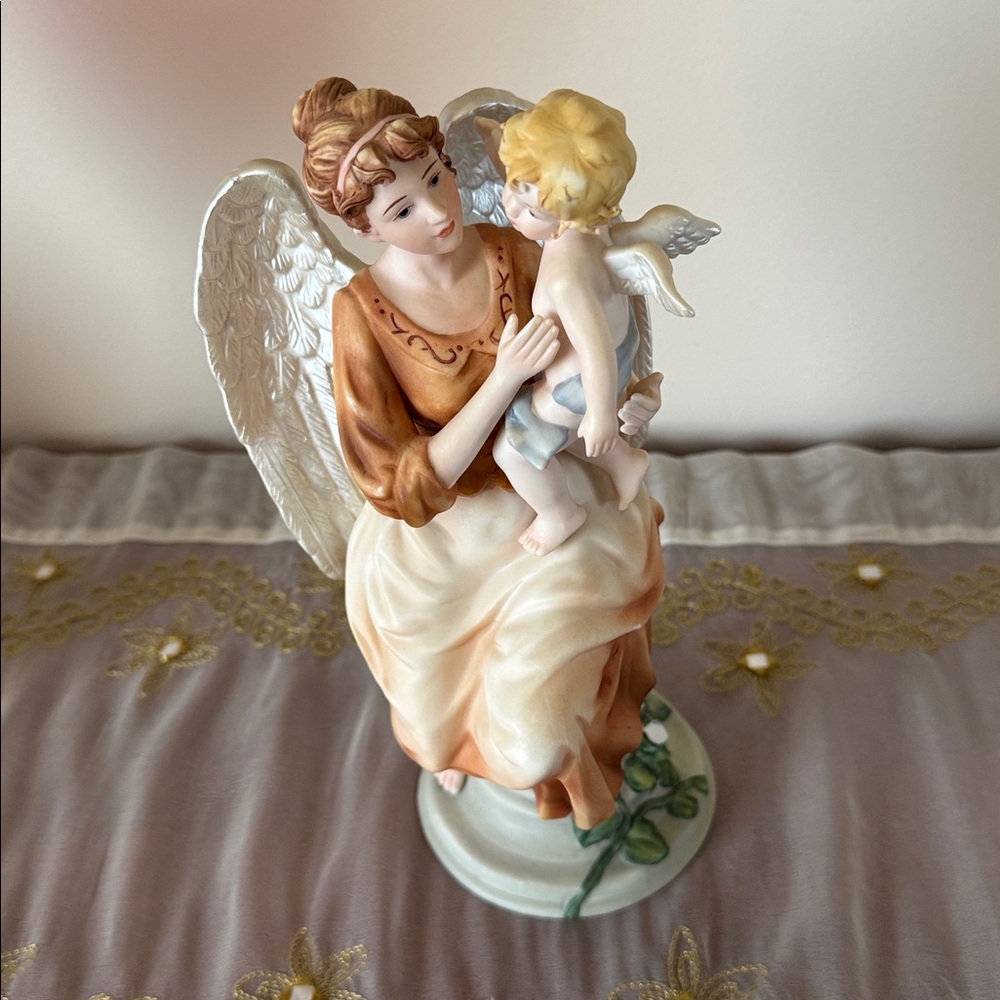 Porcelain Angel holding baby Cherub Hand Painted - Picture 2 of 8